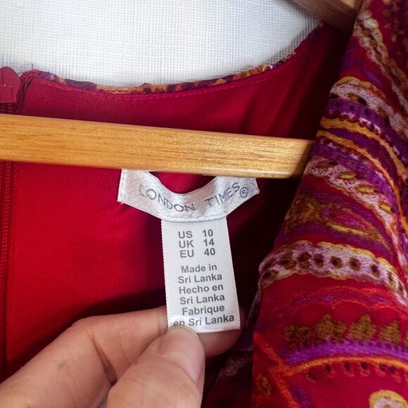 London Times Sleeveless Maxi Dress Bold Red Paisley Print Ruffled Boho Size 10 - Picture 13 of 15